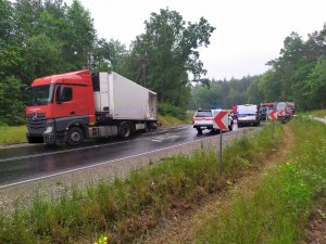 W piątek (3.07.2020r.) na drodze wojewódzkiej nr 240 w Rudzkim Młynie doszło do zdarzenia drogowego, z udziałem dwóch samochodów ciężarowych.