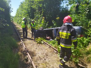 W piątek (24.07.2020r.) na drodze wojewódzkiej nr 241 w pobliżu wiaduktu kolejowego w miejscowości Mały Mędromierz doszło do poważnego zdarzenia drogowego z udziałem dwóch aut osobowych.