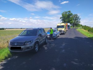 W piątek (24.07.2020r.) na drodze wojewódzkiej nr 241 w pobliżu wiaduktu kolejowego w miejscowości Mały Mędromierz doszło do poważnego zdarzenia drogowego z udziałem dwóch aut osobowych.
